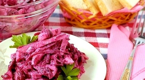 Салат из свежей свёклы