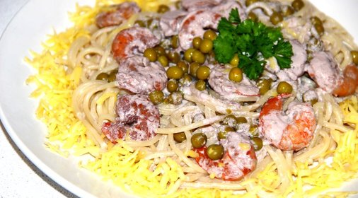 Спагетти с креветками и горошком