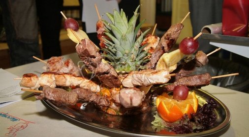 Салат из апельсинов, яблок и дичи