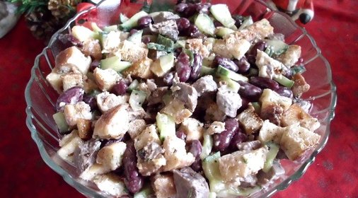 Салат с говядиной и фасолью