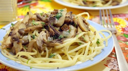 Салат из яблок и слив