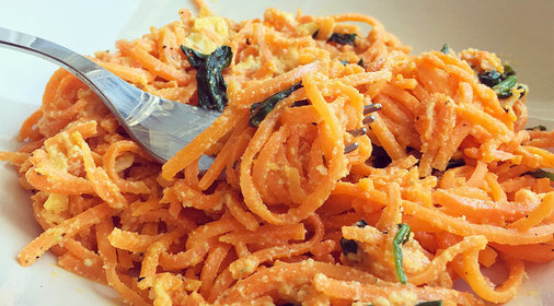 Спагетти из батата со шпинатом