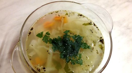 Легкий куриный суп с капустой