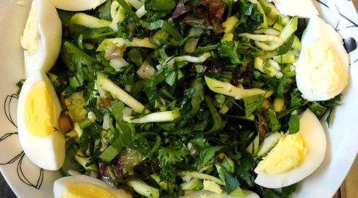 Салат из свежих молодых кабачков и зелени