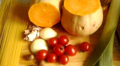 Паста капеллини с тыквой и помидорами черри