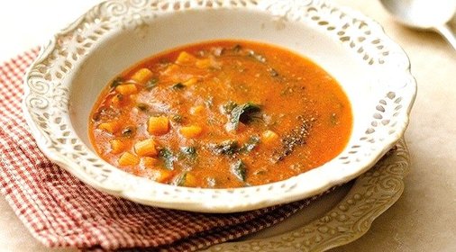 Свежий томатный суп с пастой