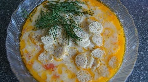 Сырный суп с сухариками и плавленым сыром