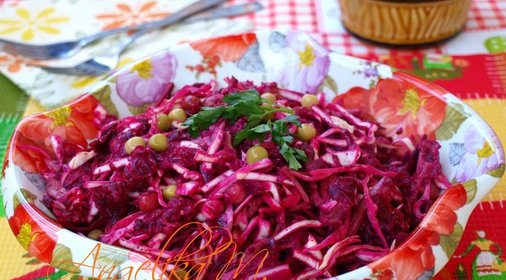 Овощной салат с говядиной и горошком