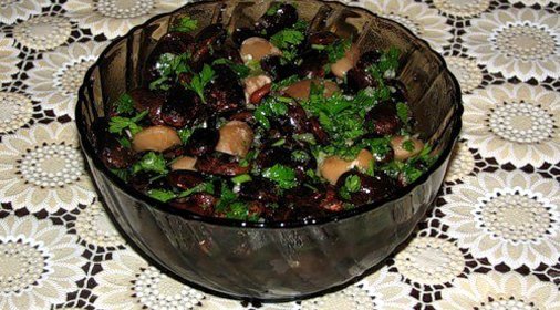 Салат из бобов с орехами