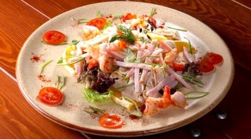 Салат из кальмаров с ветчиной и грибами