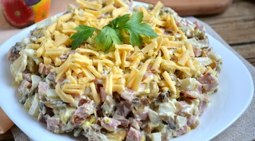 Салат с ветчиной и грибами