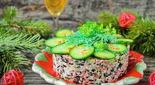 Итальянский салат с рисом Venere и салями