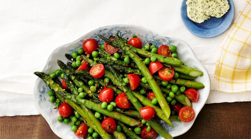 Спаржа с овощами и домашним сливочным маслом с травами