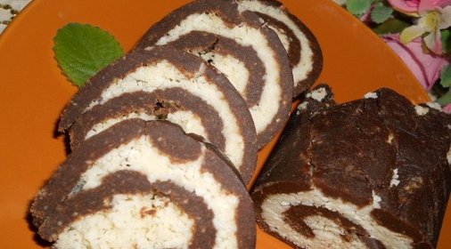 Шоколадно-кокосовый рулет (без выпечки)