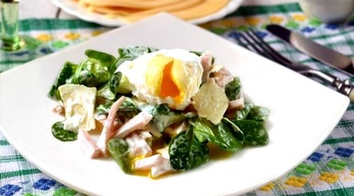 Салат с корном и яйцом-пашот