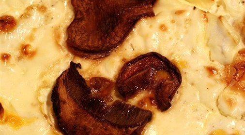 Яичный кокот с сушеными сморчками или белыми грибами