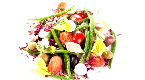 Салат с моцареллой, тунцом и стручковой фасолью