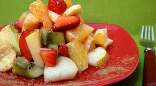 Сладкий салат из фруктов