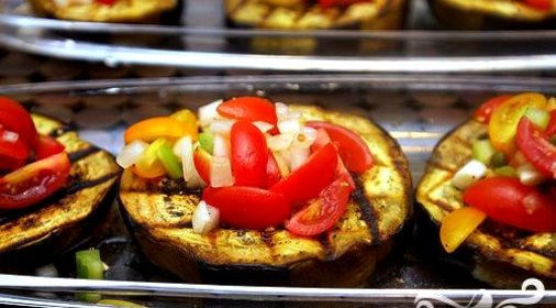 Запеченные баклажаны с сальсой