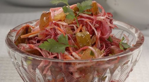 Салат из капусты со свеклой