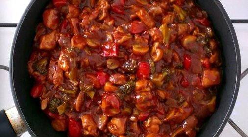 Курица в томатном соусе