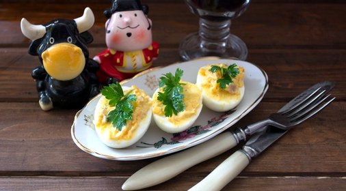 Яйца, фаршированные сельдью