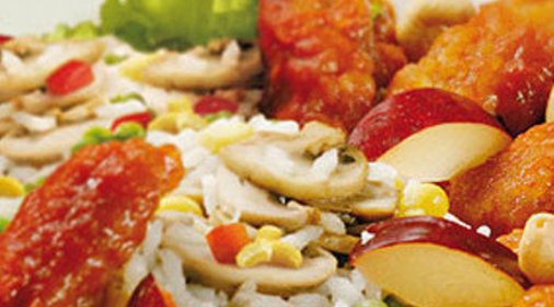 Свинина под сливово-ореховым соусом с овощами и рисом