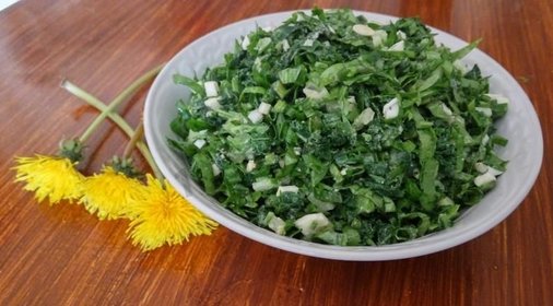 Весенний салат из крапивы с яйцом