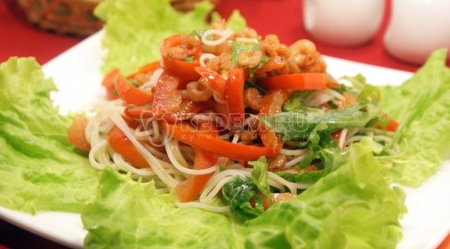 Салат с фунчозой