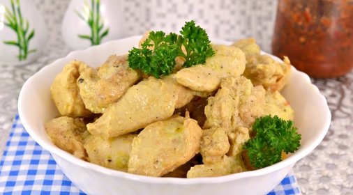 Куриное филе в сметанном соусе в мультиварке