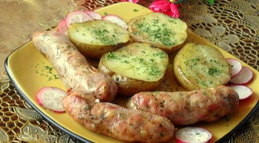 Запеченный картофель с домашними колбасками