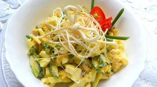 Cалат с сулугуни и курицей