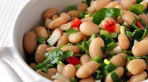 Салат из фасоли с чесноком