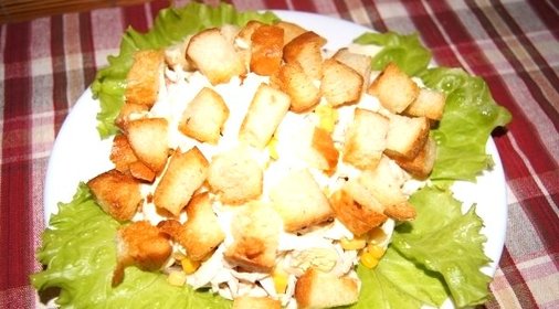 Салат с моцареллой и курицей