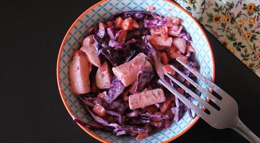 Салат Коул Слоу с краснокочанной капустой