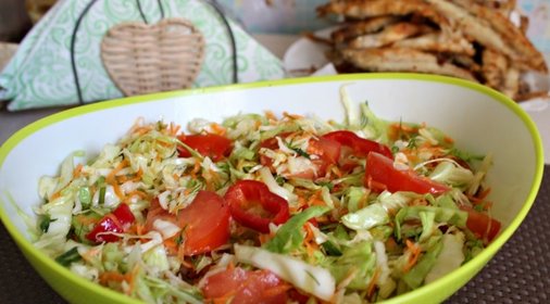 Дачный салат из летних овощей