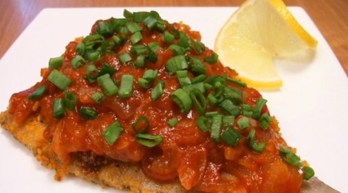 Рыба, жаренная под соусом