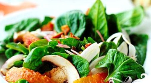 Салат со шпинатом, грибами и апельсинами