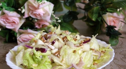 Салат с грушей и ветчиной из индейки