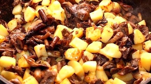 Картошка с опятами в сметане