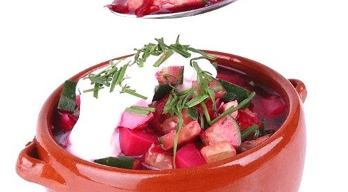 Салат из редиса с орехами и свекольной ботвой