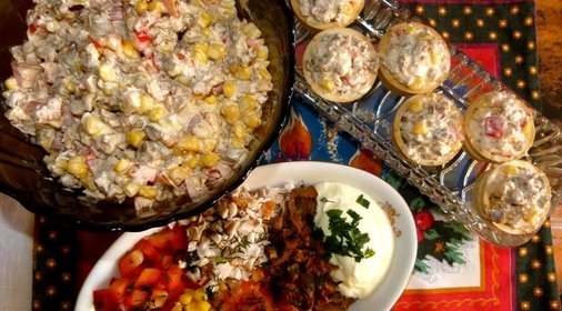 Салат с лисичками под сметаной