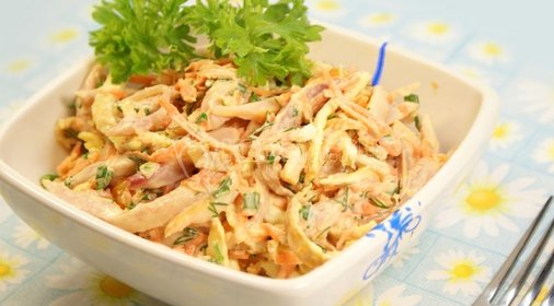Салат с морковью курицей и яйцами