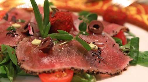 Зеленый салат с тунцом