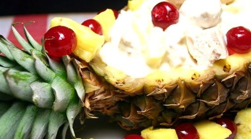 Салат с ананасами и курицей