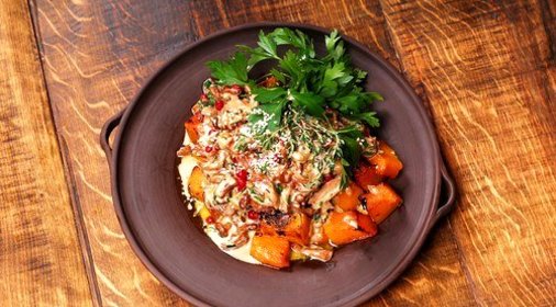 Салат мясной с тыквой и гранатом