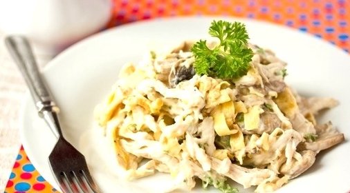 Салат с вареной курицей