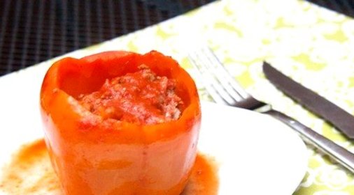 Перец, фаршированный мясом и рисом