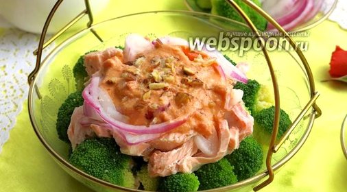 Салат с брокколи и рыбой