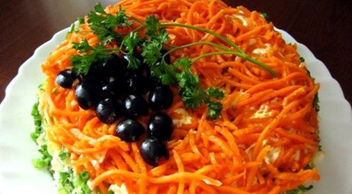 Салат с корейской морковкой и колбасой